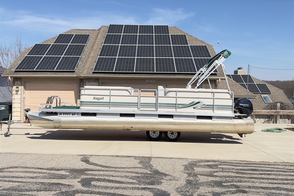 Hilltop Cruiser (Hilltop Haven pontoon) — photo courtesy Hilltop Cruiser (Hilltop Haven pontoon)