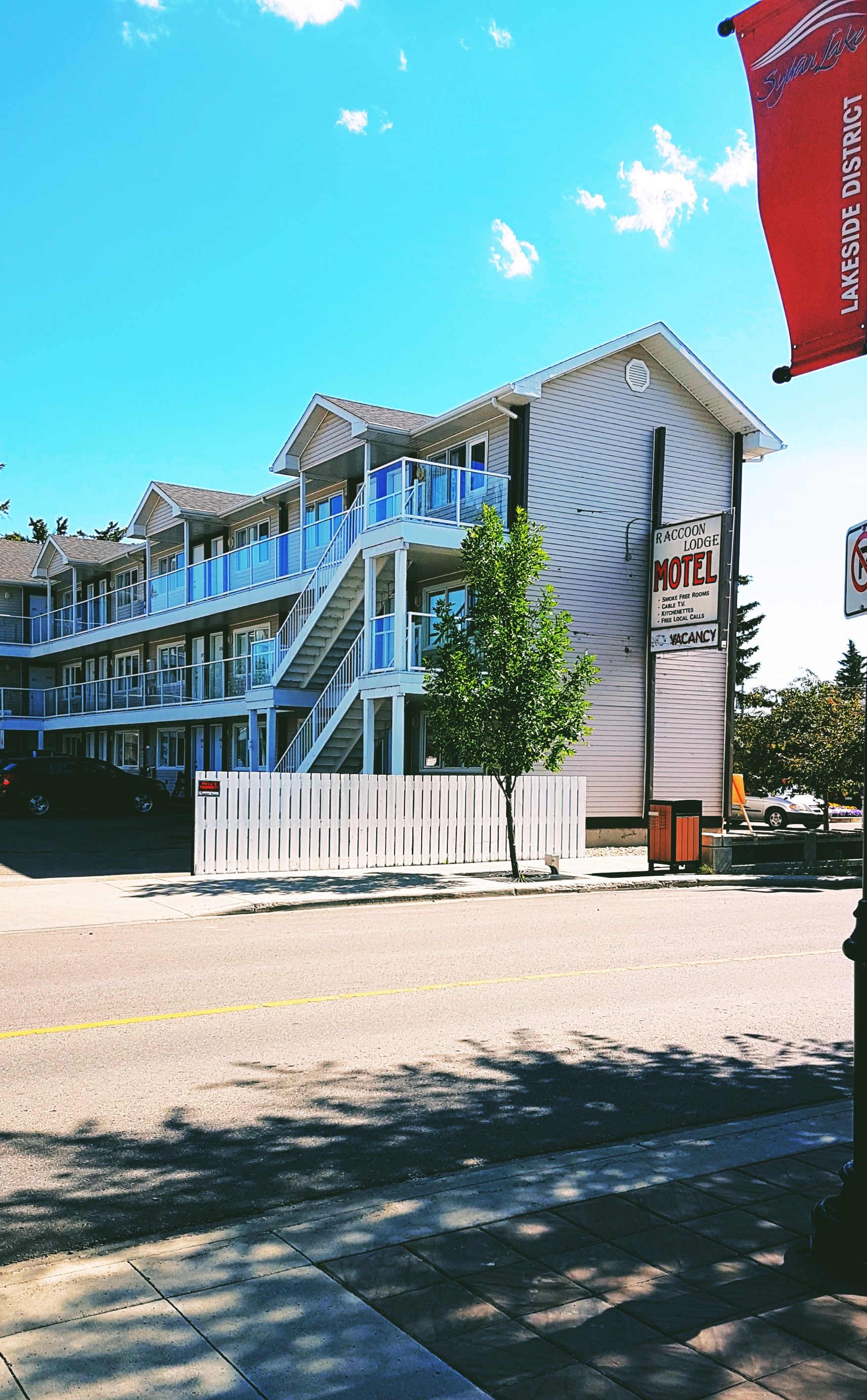 Raccoon Lodge Motel — photo courtesy Raccoon Lodge Motel via Google Business